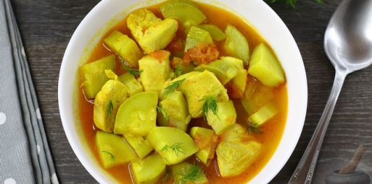 Фото приготовления рецепта: Карри с курицей и кабачками - шаг №20